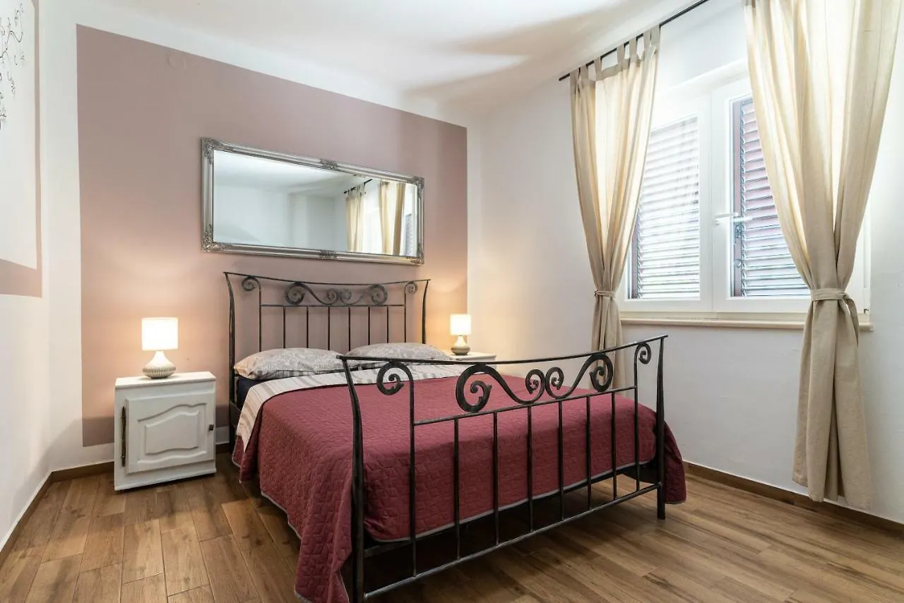 Big Apartment Near The Sea In Rovinj 0*,