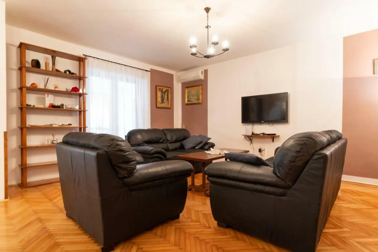 Big Apartment Near The Sea In Rovinj